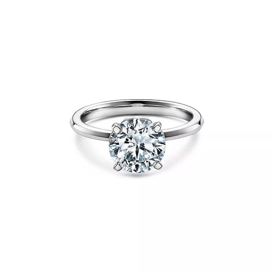 Engagement Ring With a Round Brilliant Gem